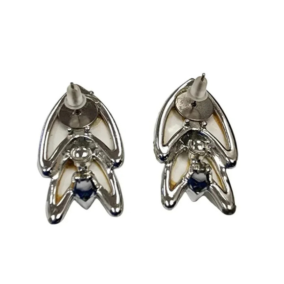 Vintage White Arrow Shaped Earrings Silver Tone Post Back Closure - Picture 2 of 2